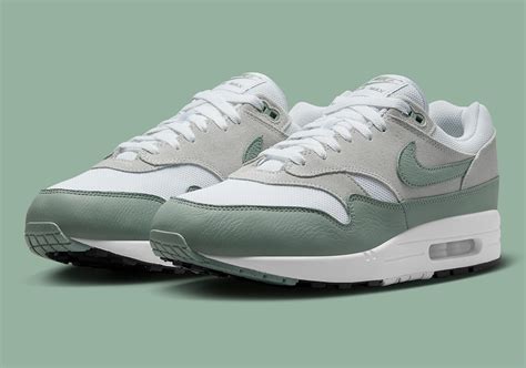 groene nike air max 1